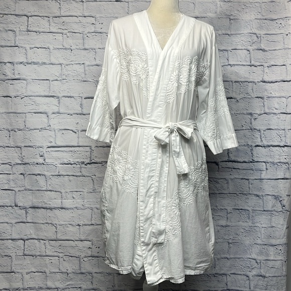 La Cera Embroidered Short Robe - Picture 5 of 11